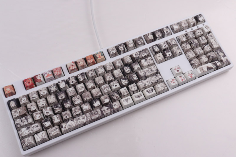 Set Tastierini PBT Attack On Titan - 108 Tasti Anime Per Tastiera Meccanica Cherry MX